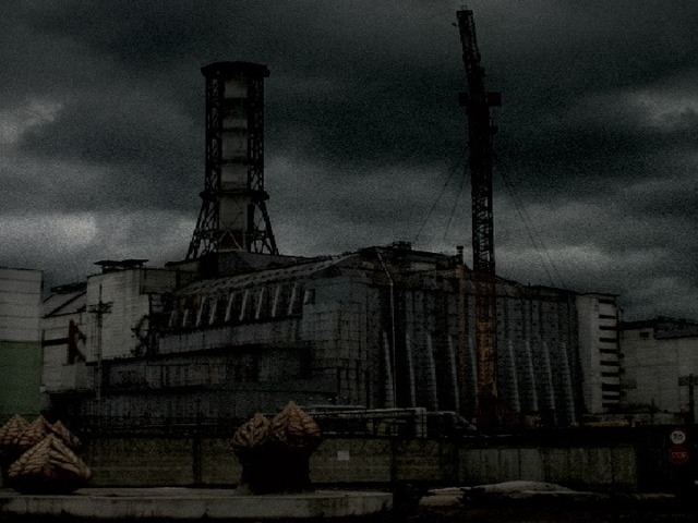 В связи с аварией (апрель 1986) на Чернобыльской АЭС(в 18 км от Чернобыля, в городе Припять) население было эвакуировано.  