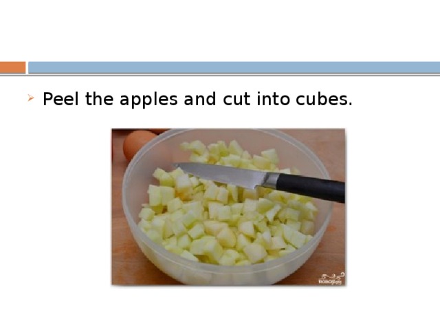 Peel the apples and cut into cubes. 