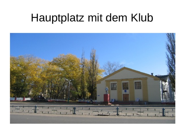 Hauptplatz mit dem Klub 