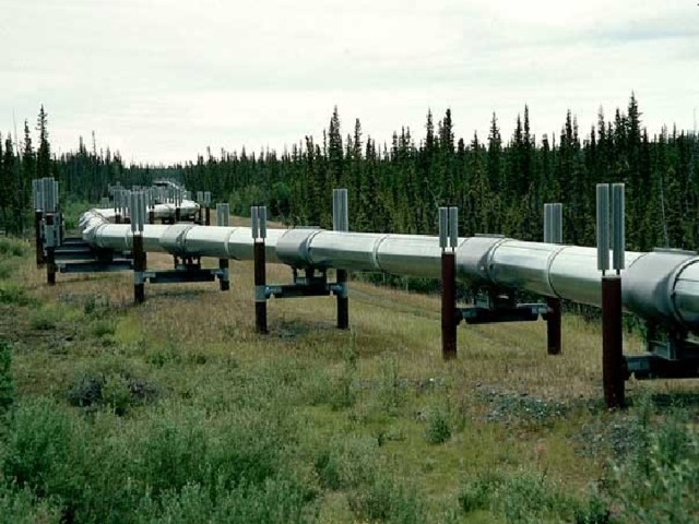 ПЕРВЫЕ ДЕСЯТЬ СТРАН ПО ДЛИНЕ ТРУБОПРОВОДОВ В КОНЦЕ 1990-х гг. Страна  Длина трубопроводов, тыс. км  США  Нефтепроводы  276,0  Россия Газопроводы  Германия  Канада  Мексика  Франция  Италия  Китай  Аргентина  Великобритания  Всего  331,0  63,0 7,5  23,5  39,7  7,5  3,8  10,8  7,0  3,9  150,0 607,0  97,6  75,0  13,2  24,7  19,4  6,2  9,9  12,8  213,0 105,1  98,5  52,9  32,2  23,2  17,0  16,9  16,7  