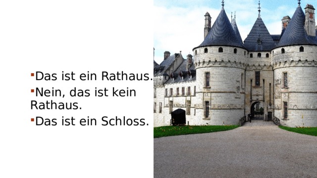 Das ist ein Rathaus. Nein, das ist kein Rathaus. Das ist ein Schloss. 