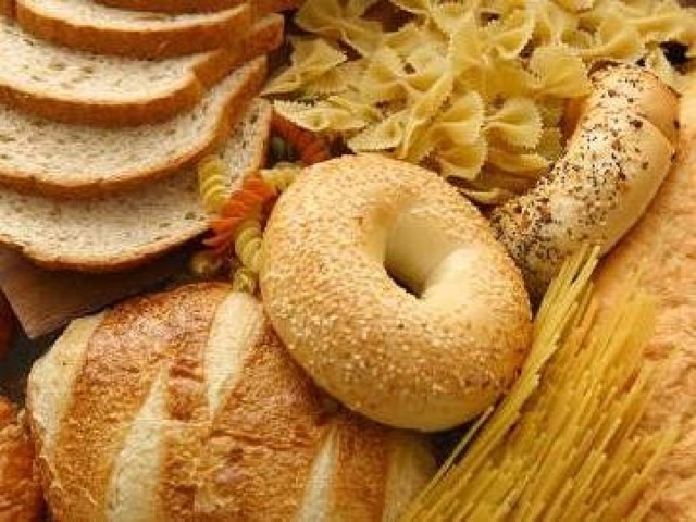 Посмотрите и перечислите, что нарисовано на картинке.  Из чего приготовлены эти продукты?  