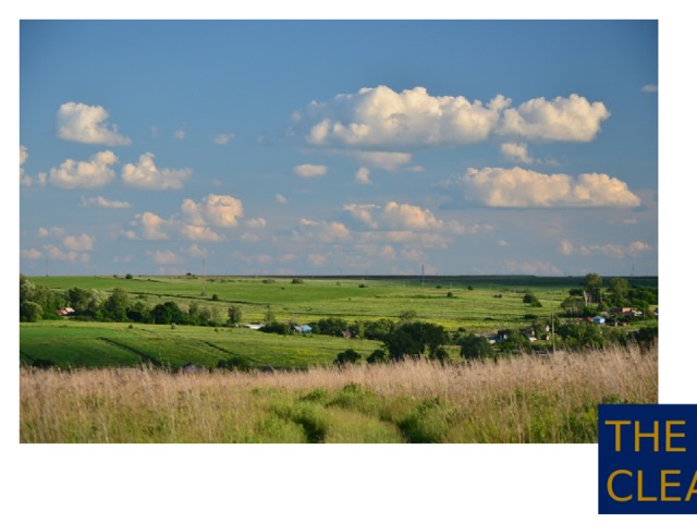 The country air is clean and fresh . 