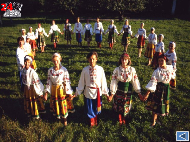 24 В каком из перечисленных высказываний содержится информация о воспроизводстве населения? В Сибири проживает менее четверти населения России, сосредоточено оно в основном вдоль Транссибирской железнодорожной магистрали. 1 2 По данным Росстата за январь-июль 2013 г. в 40 регионах России отмечался естественный прирост населения. Средняя плотность сельского населения в России составляет примерно 2,2 человека на 1 км 2 . 3 4 Для лесостепной и степной зоны характерны крупные сельские поселения, тяготеющие преимущественно к берегам рек. 