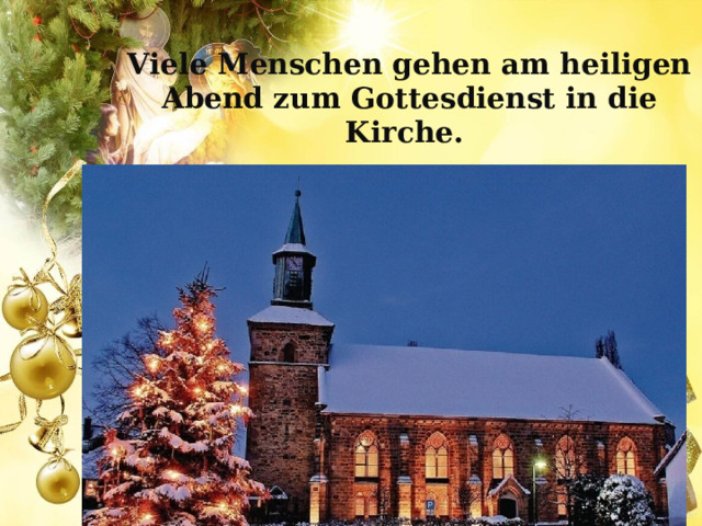 Viele Menschen gehen am heiligen Abend zum Gottesdienst in die Kirche. 