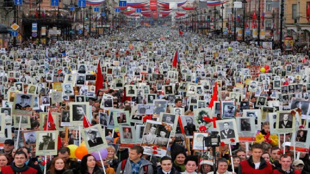 История возникновения объединения 9 мая 2012 года - та знаменательная дата, когда по улицам города Томска во время праздничного шествия впервые прошел необычный полк. В его рядах находились потомки участников войны. Каждый из них нес в руках фотографии фронтовиков, погибших во время Великой Отечественной войны. Идея появления такой колонны принадлежала группе журналистов. Она была горячо поддержана томичами. В первый год участие в 
