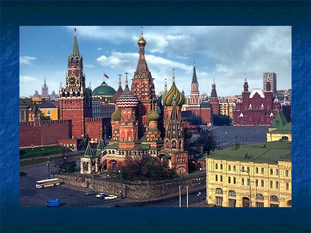 век название архитектурных сооружений X – XI вв. основные тенденции зодчества Десятинная церковь Софийские соборы в Киеве, Новгороде, Полоцке, Спасо-Преображенский в Чернигове XII-XIII вв. XIV-XV вв. Дмитровский, Собор святого Георгия, Успенский собор, храм Покрова на Нерли каменное строительство крестово-купольная планировка многоглавие  одноглавые церкви  резьба по камню (аркатура)  использование природного ландшафта  шлемовидные купола Троицкий собор, Спасский собор Андроникова монастыря XV-XVI вв.  однокупольный храм на высоком цоколе  кокошники Стены и башни Кремля (Антонио Солари) Успенский собор(Аристотель Фиорованти) Благовещенский Собор Архангельский собор (Алевиз Новый) Колокольня Ивана Великого (Марко Руффо) Церковь Вознесения в Коломенском Собор Покрова “ на рву ” (Барма и Постник) XVII в.  красный кирпич  традиции владимирского и раннемосковского периодов  итальянские традиции  шатровый стиль  церковь в Кижах Троице-Сергиева лавра  возрождение традиций деревянного зодчества  оформление монастырских комплексов 