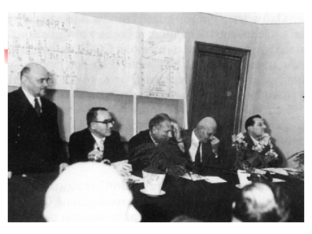 После демобилизации в 1946 г. И.Я. Емельянов под руководством И.В. Курчатова приступил к «главному делу жизни» - созданию систем контроля, управления и защиты ядерных реакторов. В 1954 г. Иван Яковлевич был назначен первым заместителем директора по научной работе - заместителем главного конструктора НИИ-8 (НИКИЭТ), в котором проработал до конца жизни. 